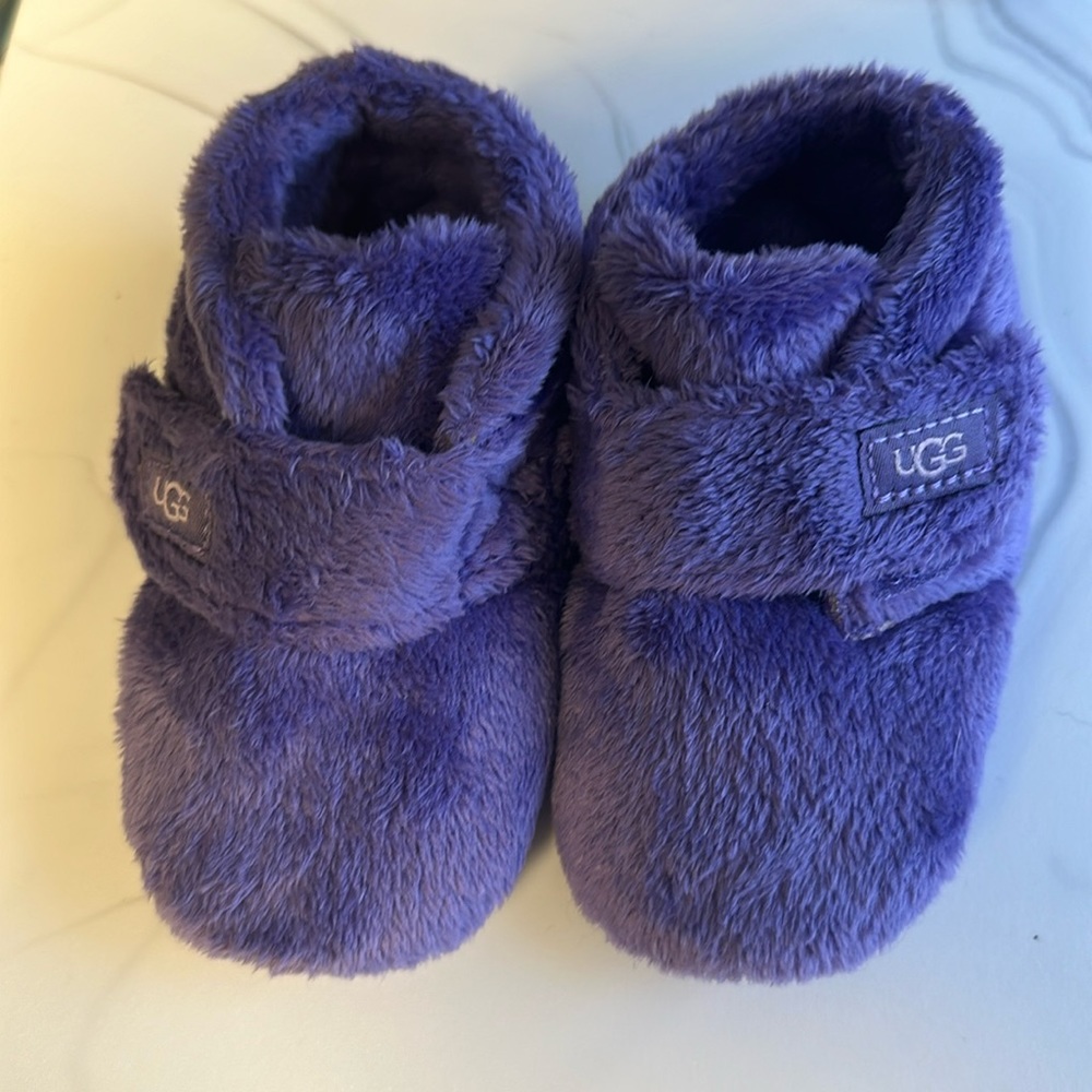 Infant UGGS purple size 4/5 - Picture 1 of 3
